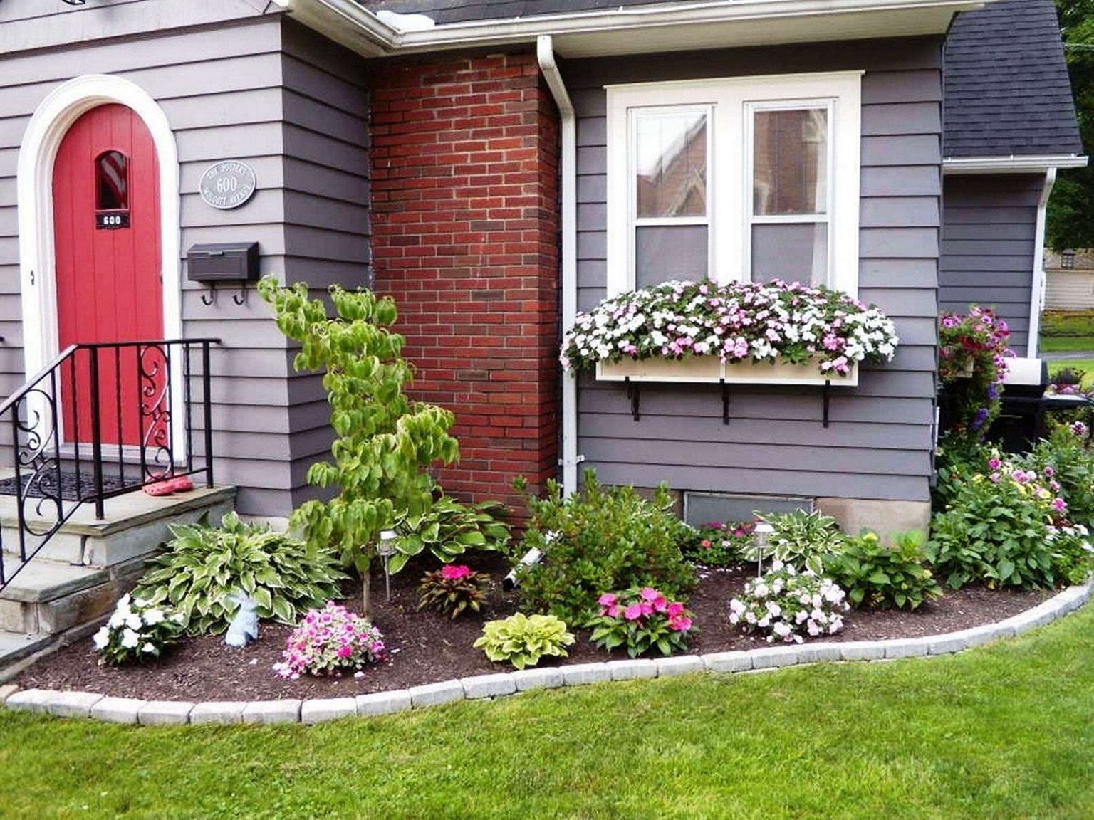 47 Beautiful Flower Bed Ideas to Enhance Your Front Yard Curb Appeal